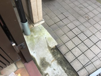 劣化した1階玄関ガレージ部分