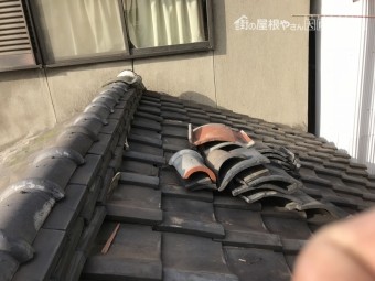 台風で外れた瓦