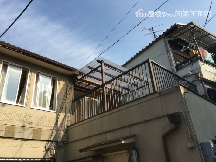 新しい波板ポリカーボネートのベランダ屋根