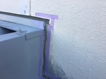 養生テープとコーキング