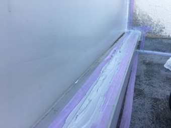 養生テープとコーキング
