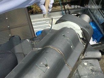 鬼瓦まわりの漆喰詰め直し