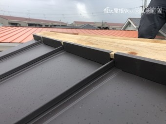 葺き込み防止板金