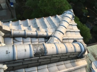 補修施工前の瓦屋根