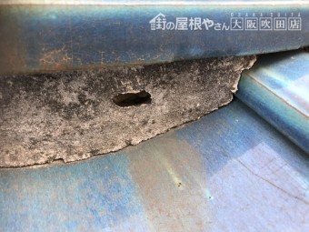 台風の強風で剥がれた漆喰