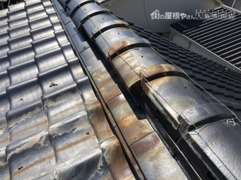 地震による大棟の崩れ