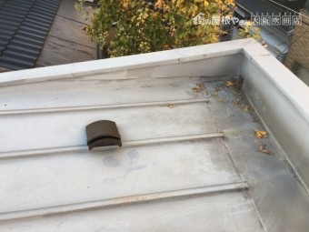 劣化した金属屋根