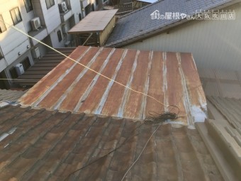 劣化した金属屋根
