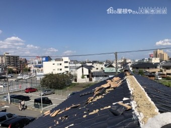 地震による大棟の崩れ