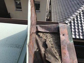 劣化した金属屋根