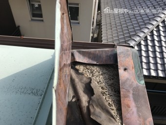 劣化した金属屋根