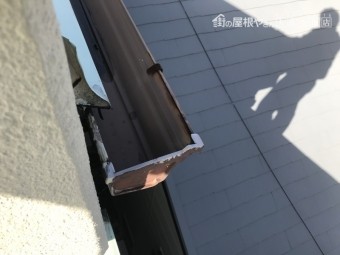 劣化した金属製の雨樋