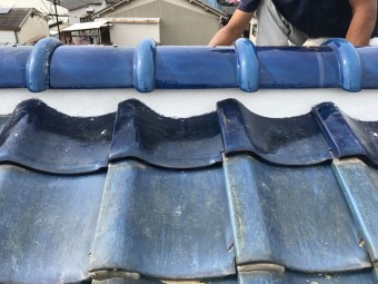 大棟積み替え後の青い瓦屋根