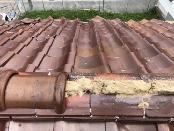 台風の被害を受けた屋根瓦