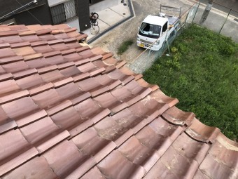 台風の被害を受けた屋根瓦