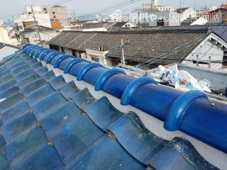 大棟積み替え後の青い瓦屋根
