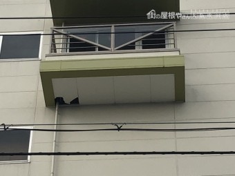 ベランダ床及び天井の穴あき