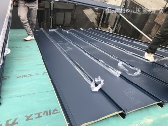 ガルバリウム鋼板立平
