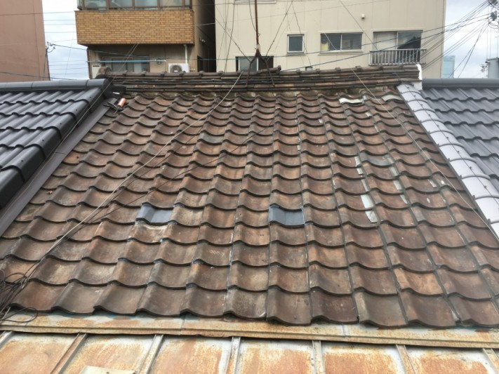 部分補修した瓦屋根