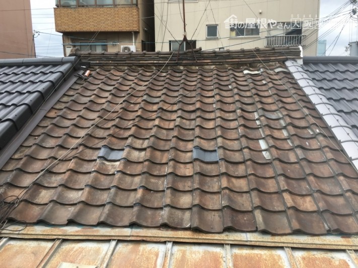 部分補修した瓦屋根