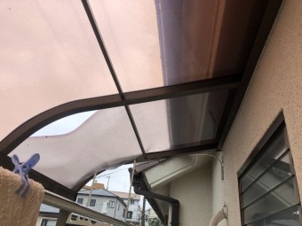 台風で破損したポリカ屋根