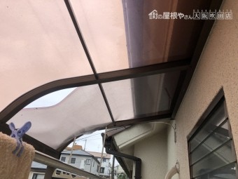台風で破損したポリカ屋根
