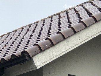 台風で破損した瓦屋根