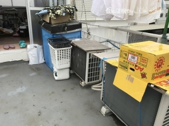 古く劣化した屋上ベランダ
