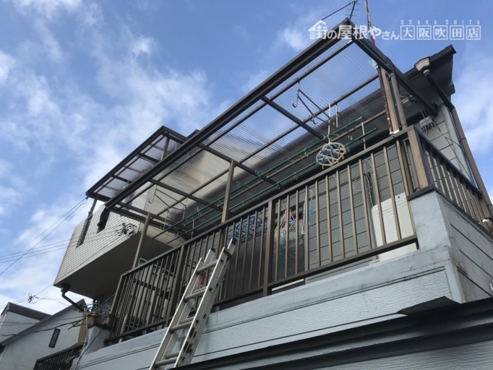 新しいポリカ波板取り付け後