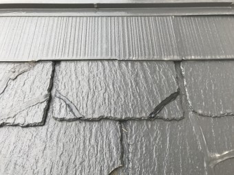 割れたスレート屋根を補修