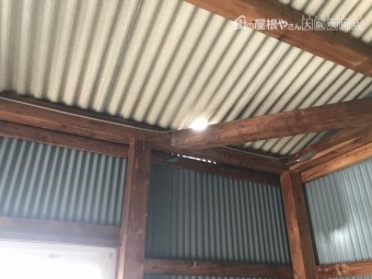 金属波板屋根穴あき
