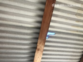 金属波板屋根穴あき