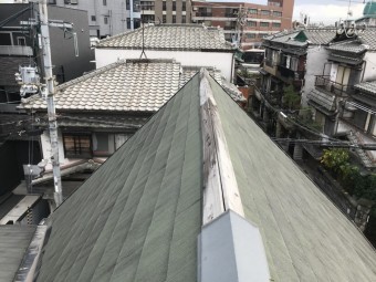 劣化した棟板金