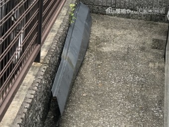 台風で落下した棟板金