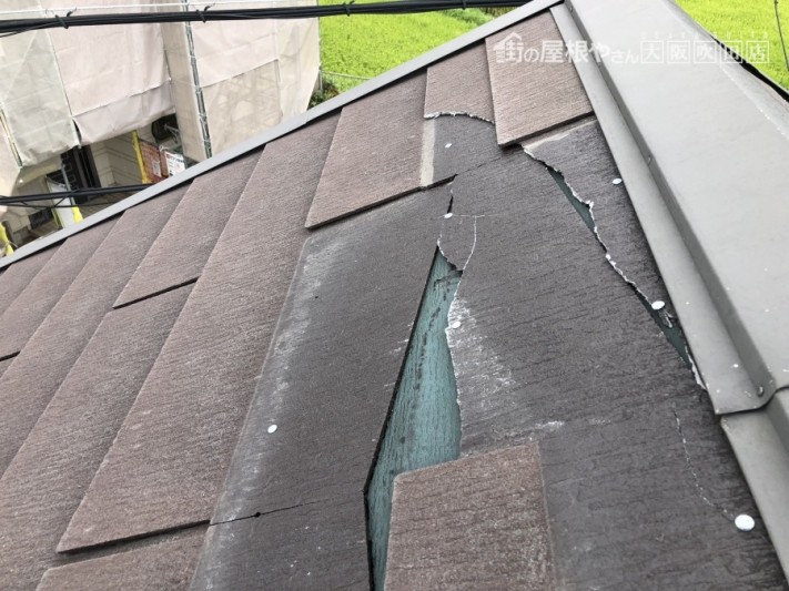 台風によるスレート剥がれ