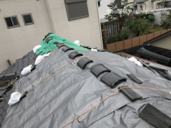 瓦落下防止のシート養生