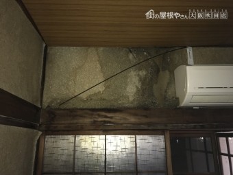 雨漏りによる天井と壁の剥がれ崩れなどの劣化