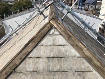 屋根重ね葺き工法 棟版板金の交換 棟板金を外した所
