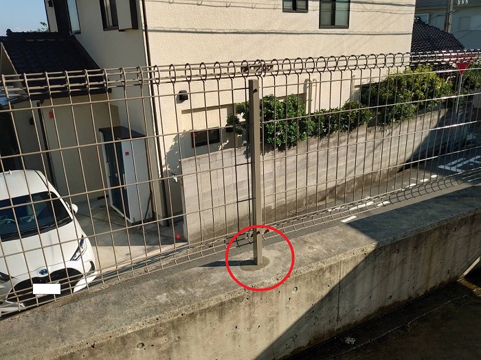 大阪市庭の変形したフェンスの部分補修を行った後の様子