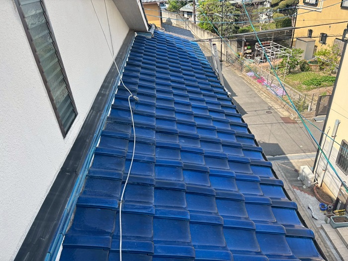 池田市屋根修理としてラバーロック工法でズレた瓦屋根を補修する前の様子