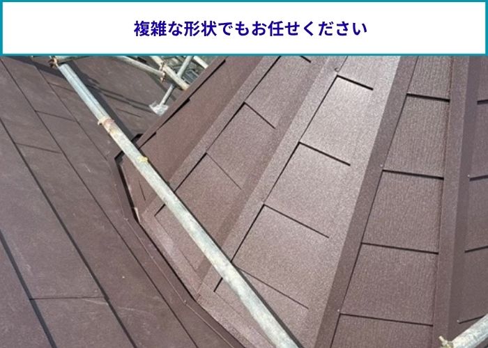 スレート屋根カバー工法で仕上げ作業