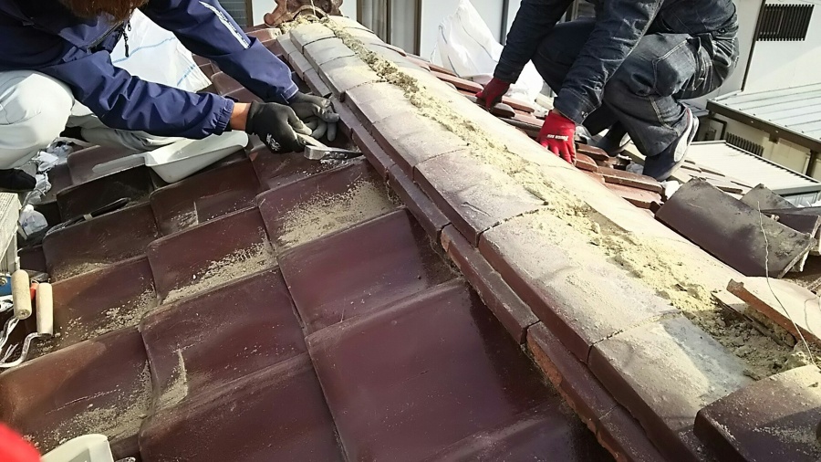 瓦の下の土を撤去