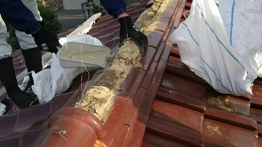 大量の土を撤去している様子