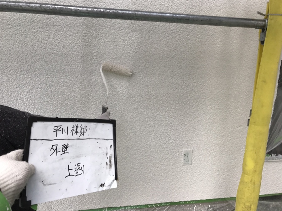 外壁をラジカル塗料で上塗り