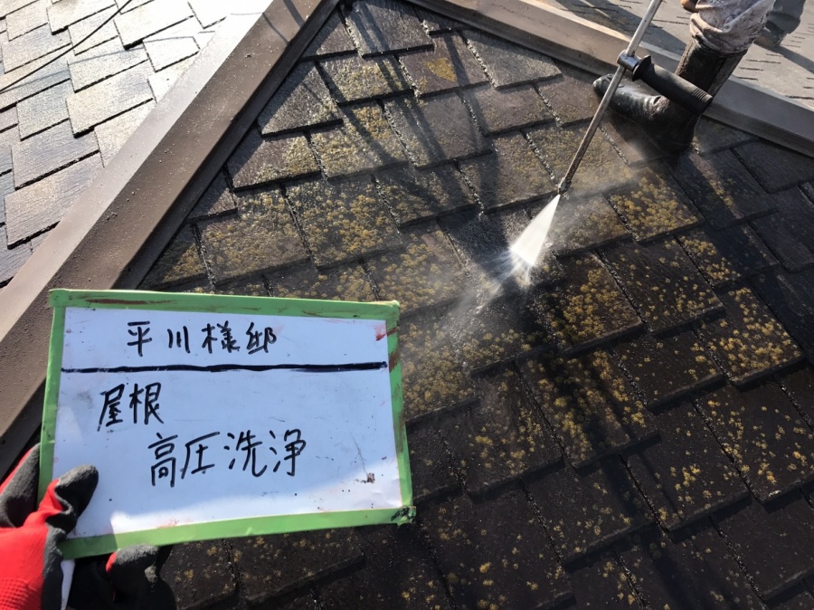スレート屋根に高圧洗浄