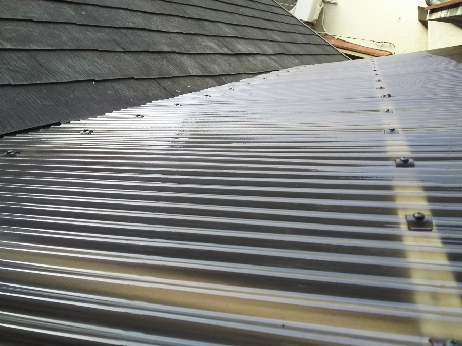 工場屋根　波板部分葺き替え　完成