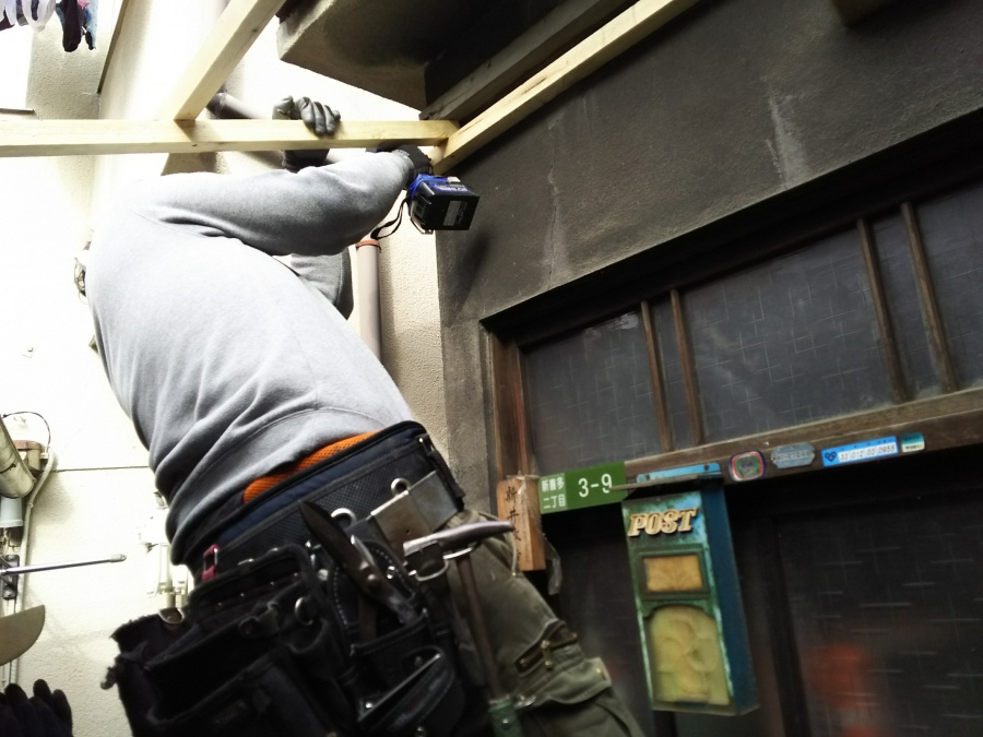 波板の骨組み施工