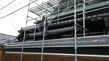 足場作成の様子