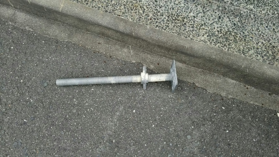 足場作成の部材ジャッキー