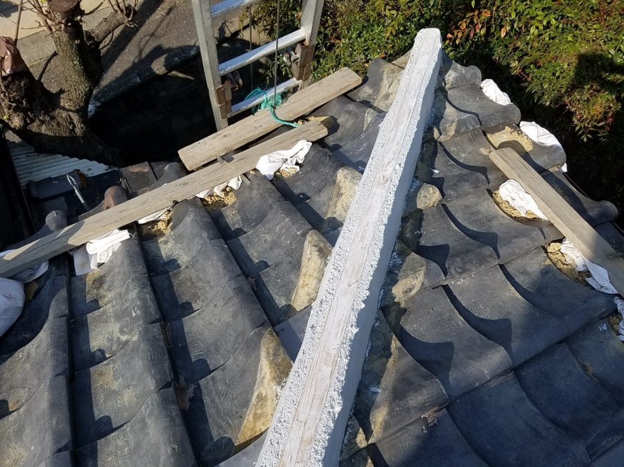 防災棟の施工　なんばんの設置